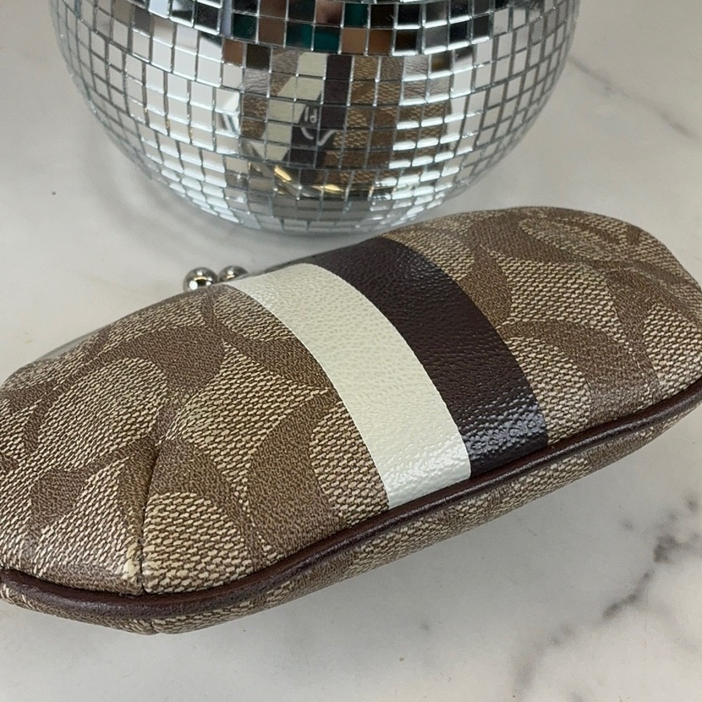 COACH SIGNATURE‎ LEGACY STRIPE KISSLOCK COIN PURSE KHAKI BROWN CANVAS HANGTAG - Picture 8 of 9